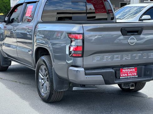 Used 2025 Nissan Frontier SV w/ Tow Package AWD/4WD image 6