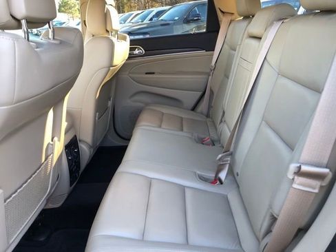 Used 2017 Jeep Grand Cherokee Limited image 14