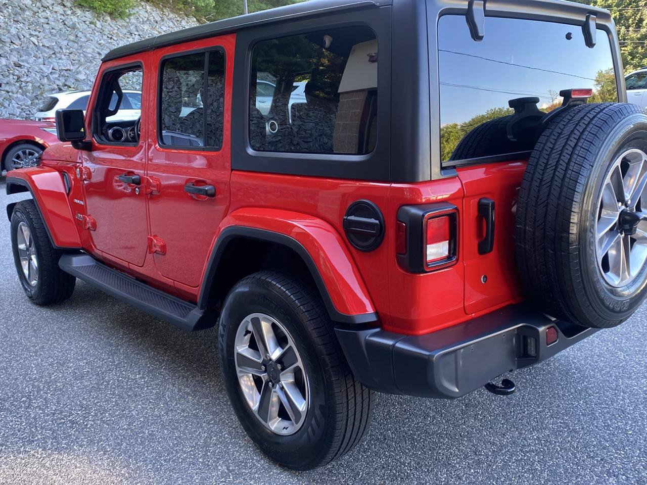 Used 2020 Jeep Wrangler Unlimited Sahara AWD/4WD image 3
