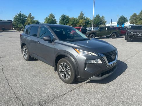 Used 2023 Nissan Rogue SV FWD image 3