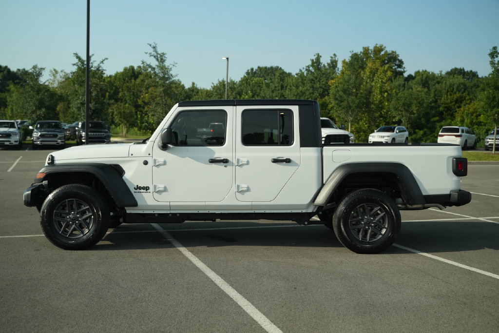 New 2026 Jeep Gladiator Sport AWD/4WD image 4