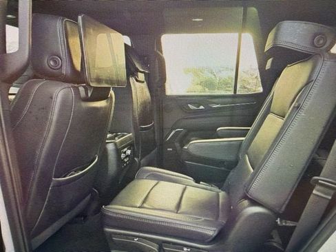 Used 2024 GMC Yukon Denali w/ Advanced Technology Package AWD/4WD image 7