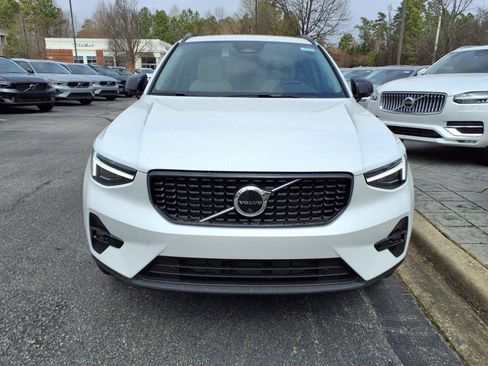 New 2025 Volvo XC40 B5 Ultra w/ Climate Package image 9