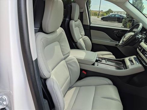Used 2026 Lincoln Aviator Reserve AWD/4WD image 14