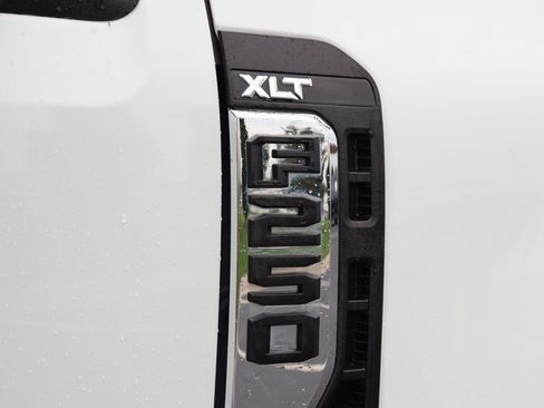 Used 2024 Ford F250 XLT w/ Snow Plow/Camper Package image 11