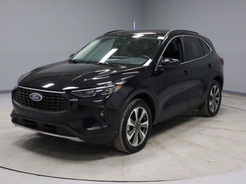 Used 2025 Ford Escape Platinum image 7