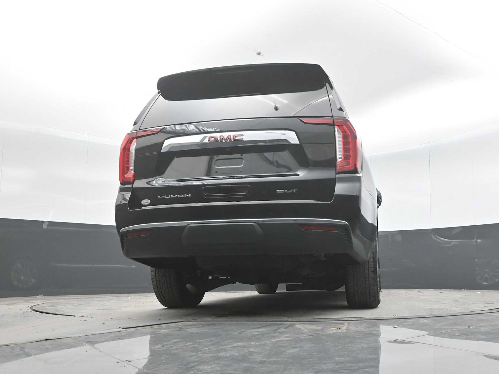 Used 2024 GMC Yukon XL SLT w/ SLT Luxury Package AWD/4WD image 46
