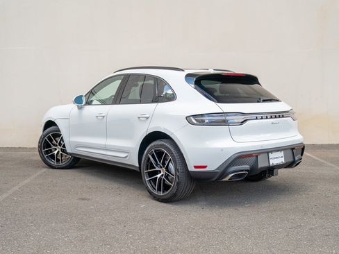 Certified 2025 Porsche Macan image 3