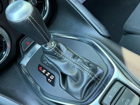 Used 2021 Chevrolet Camaro LT w/ Technology Package image 27