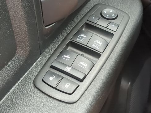 Used 2022 RAM 5500 Tradesman w/ Chrome Appearance Group RWD image 19