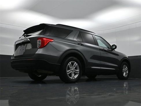 Used 2022 Ford Explorer XLT image 31