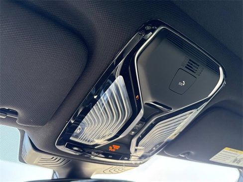 Used 2019 BMW 740i xDrive image 34