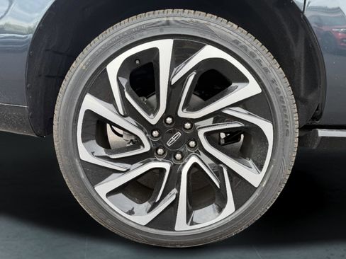 New 2026 Lincoln Navigator L Reserve AWD/4WD image 11