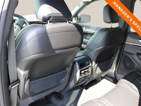 New 2025 Jeep Grand Cherokee Limited w/ Luxury Tech Group II image 15