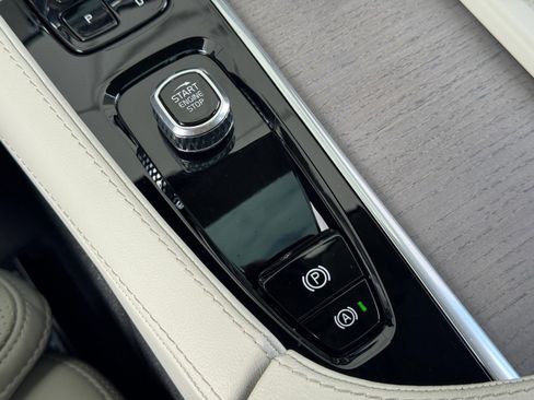 Used 2024 Volvo XC90 T8 Ultimate w/ Lounge Package image 31