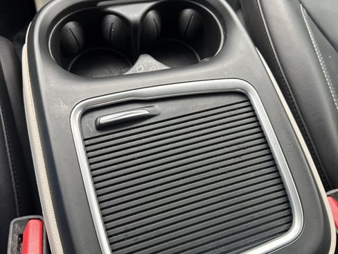 Used 2023 Chrysler Pacifica Touring-L FWD image 20