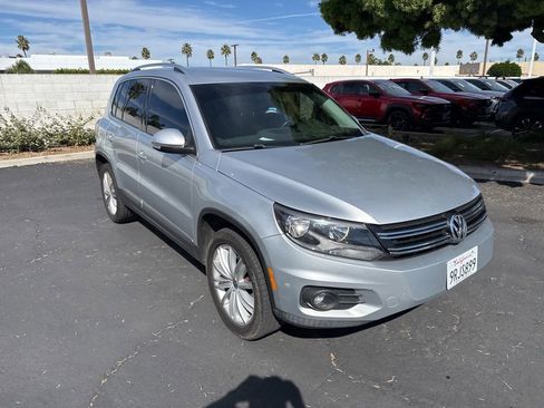 Used 2012 Volkswagen Tiguan SE image 32
