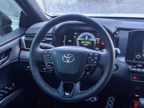 New 2026 Toyota Camry Hybrid FWD image 17