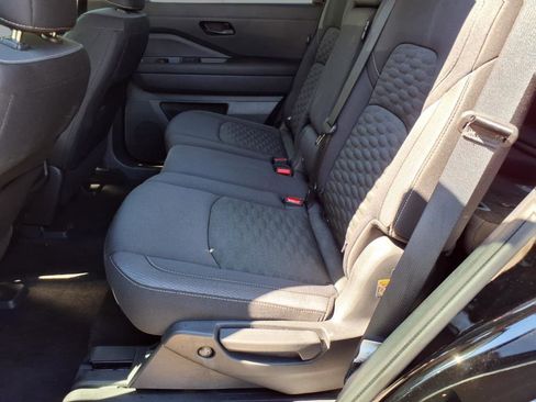 Used 2024 Nissan Pathfinder SV image 9