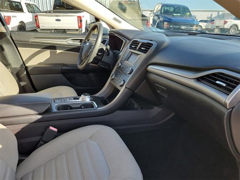 Used 2018 Ford Fusion S image 33