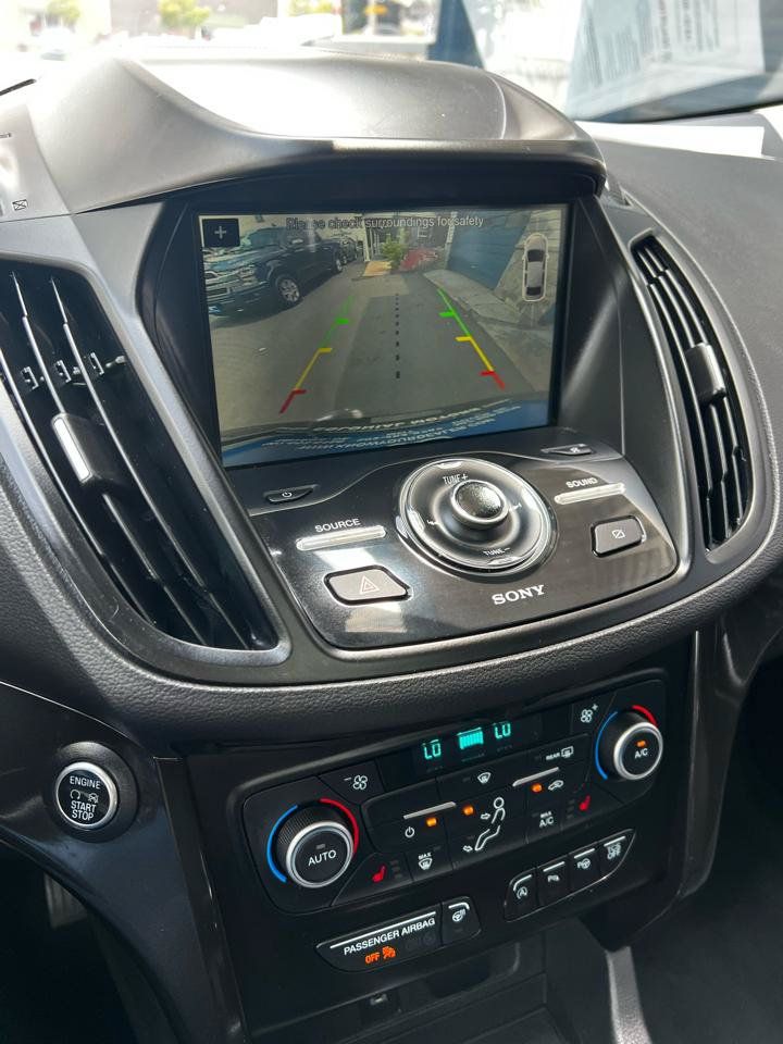 Used 2019 Ford Escape Titanium AWD/4WD image 28
