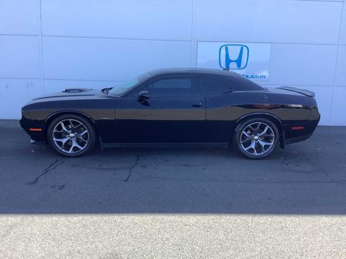 Used 2015 Dodge Challenger R/T Plus RWD image 2