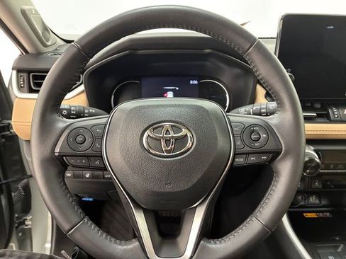Used 2023 Toyota RAV4 XLE Premium image 22