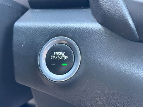 Used 2023 GMC Terrain SLT w/ Infotainment Package II AWD/4WD image 18