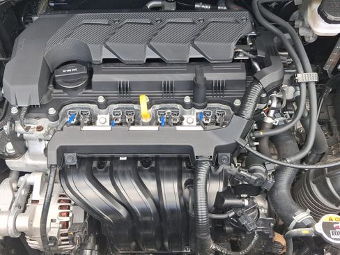 Used 2025 Hyundai Venue SEL FWD image 28