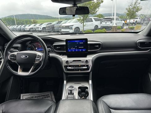 Used 2020 Ford Explorer XLT w/ Equipment Group 202A AWD/4WD image 15