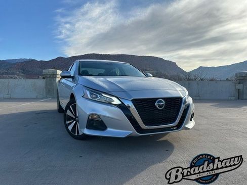 Used 2019 Nissan Altima 2.5 SV image 2