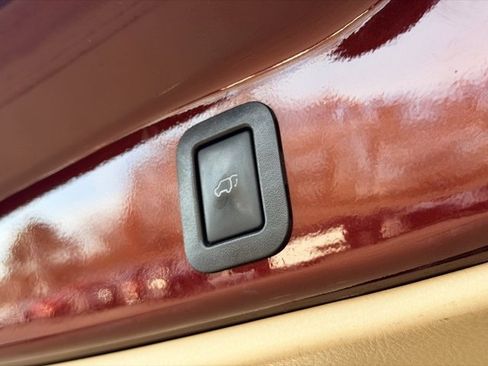 Used 2018 Toyota Highlander Limited image 27