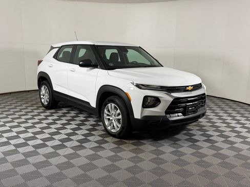 Used 2023 Chevrolet TrailBlazer LS FWD image 1
