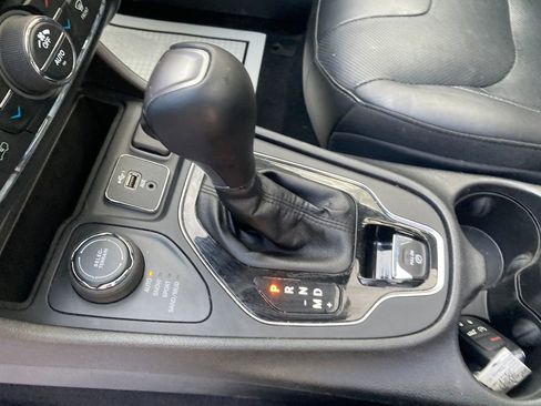 Used 2021 Jeep Cherokee Limited image 28