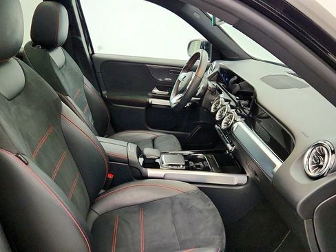 Used 2022 Mercedes-Benz GLB 250 image 24