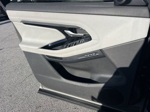 Used 2020 Land Rover Range Rover Evoque R-Dynamic SE image 12