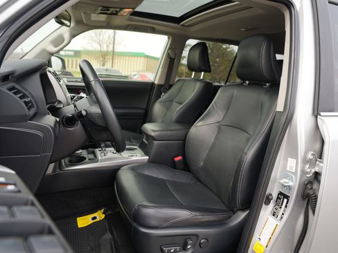 Used 2021 Toyota 4Runner Limited AWD/4WD image 13