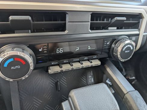 Used 2025 Toyota Tacoma TRD Sport AWD/4WD image 20