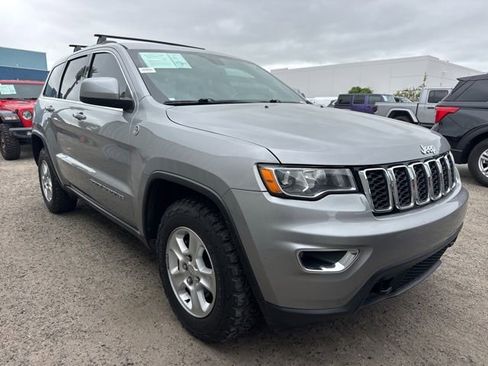 Used 2017 Jeep Grand Cherokee Laredo w/ Quick Order Package 23E AWD/4WD image 3