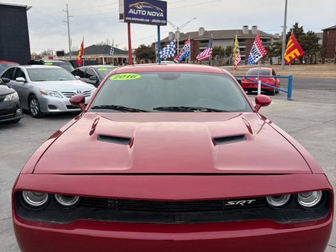 Used 2016 Dodge Challenger SXT RWD image 2