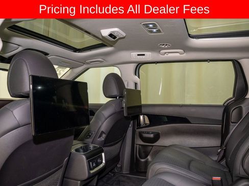 Used 2025 Kia Carnival SX Prestige FWD image 10