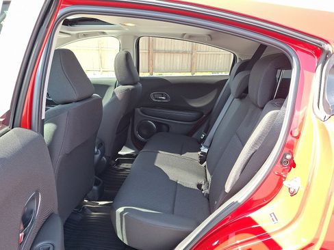 Used 2018 Honda HR-V EX image 11