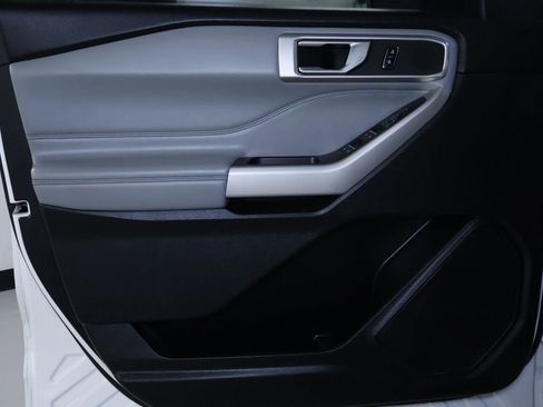 Used 2021 Ford Explorer XLT w/ Equipment Group 202A image 11