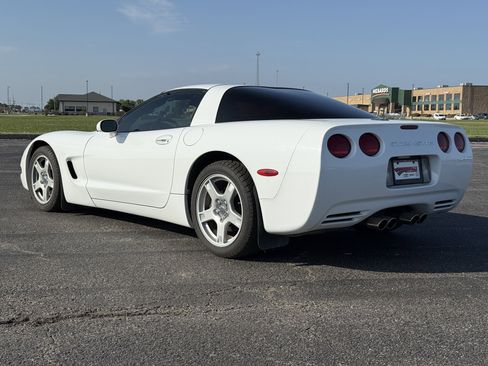 Used 1997 Chevrolet Corvette Coupe w/ Memory Pkg RWD image 5