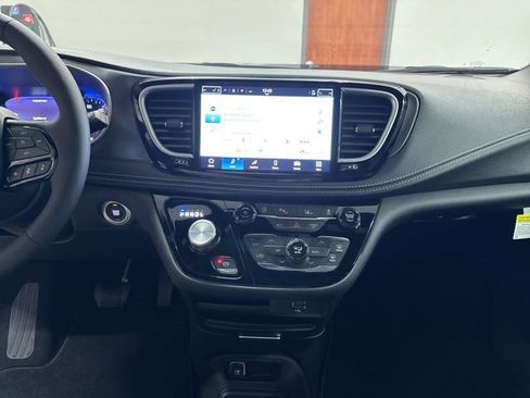 New 2026 Chrysler Pacifica Select w/ S Appearance Package image 28