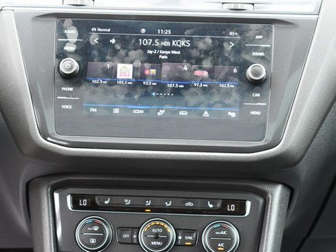 Used 2021 Volkswagen Tiguan SE w/ Panoramic Sunroof Package AWD/4WD image 21