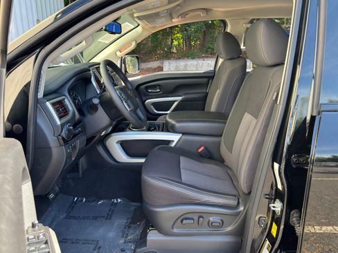 Used 2021 Nissan Titan SV w/ SV Convenience Package RWD image 15