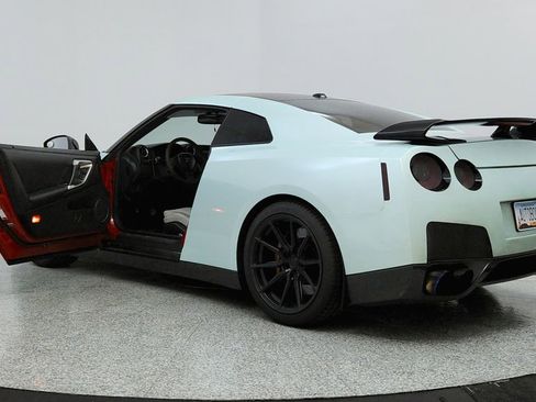 Used 2010 Nissan GT-R Premium AWD/4WD image 10