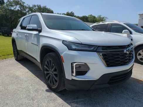 Used 2023 Chevrolet Traverse RS w/ LPO, Cargo Package FWD image 2