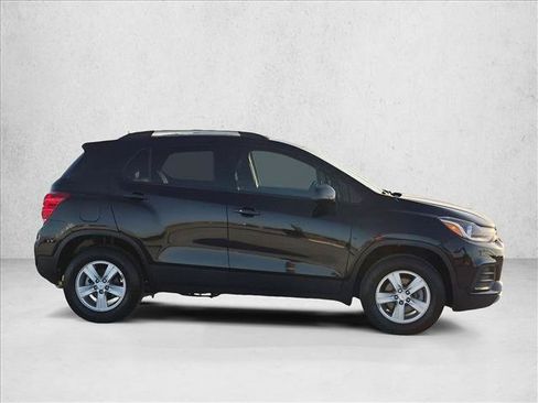 Used 2021 Chevrolet Trax LT w/ Premium Seat Package AWD/4WD image 4